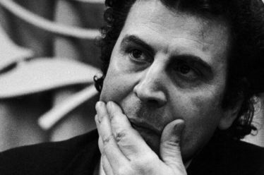 Για τον Μίκη