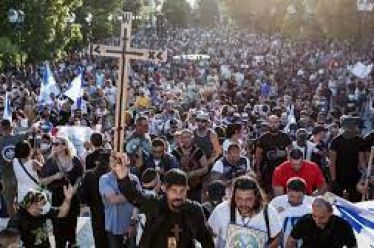 Αντιεμβολιαστές και σκεπτικιστές στα ελληνόφωνα μέσα κοινωνικής δικτύωσης