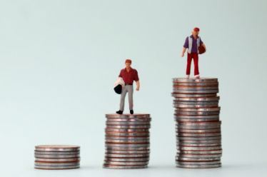 Βραβείο Νόμπελ Οικονομίας και η κατάρριψη «αστικών μύθων» για την…