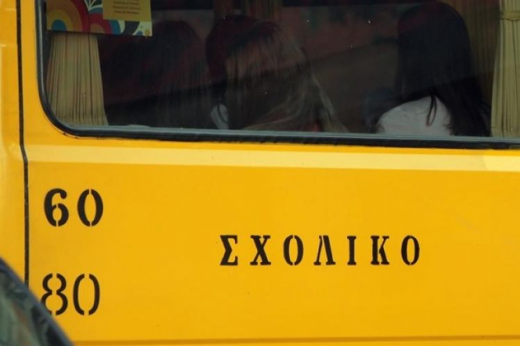 Το ραγισμένο τζάμι της βιτρίνας των ιδιωτικών σχολείων