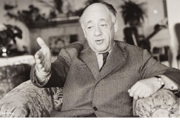 Λάθος Ιονέσκο ανέβασαν, του Άρη Χατζηστεφάνου
