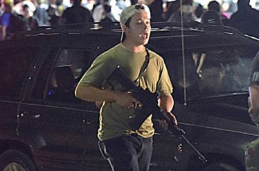 ΗΠΑ: Η αθώωση του ακροδεξιού δολοφόνου Ρίτενχαουζ και οι πανηγυρισμοί…
