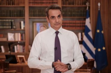 Η κυβέρνηση κοροϊδεύει με φανφάρες τον λαό, της Δέσποινας Σπανού*