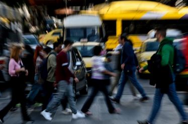 Ελλείψει ιδεών, φυγή στην εικονικότητα
