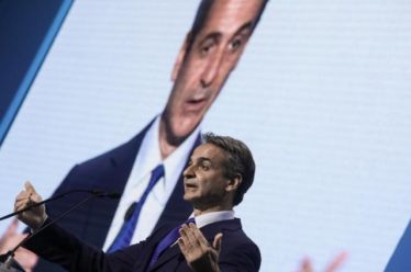 Η Δημοκρατία μας κάθε μέρα λιγοστεύει