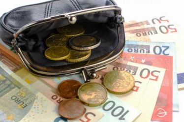Ενας στους 6 με εισόδημα ως 1.000 €