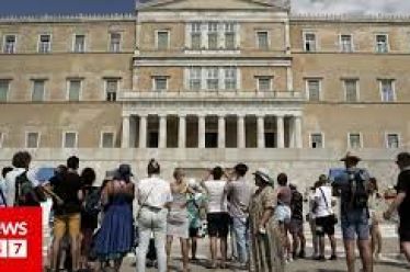 Ελληνικός τουρισμός: Στο μισό τουρίστες και έσοδα το 9μηνο σε…