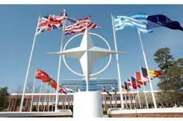 Στο εσωτερικό τουρκοφάγοι, στο εξωτερικό θεραπαινίδες του ΝΑΤΟ