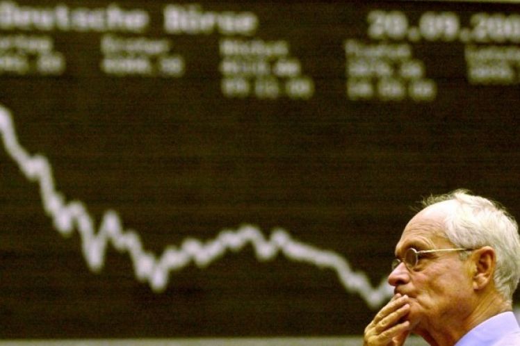 Απώλειες στα ευρωπαϊκά Χρηματιστήρια, σε ελεύθερη πτώση η τιμή του πετρελαίου – Ανησυχία για τη νέα μετάλλαξη