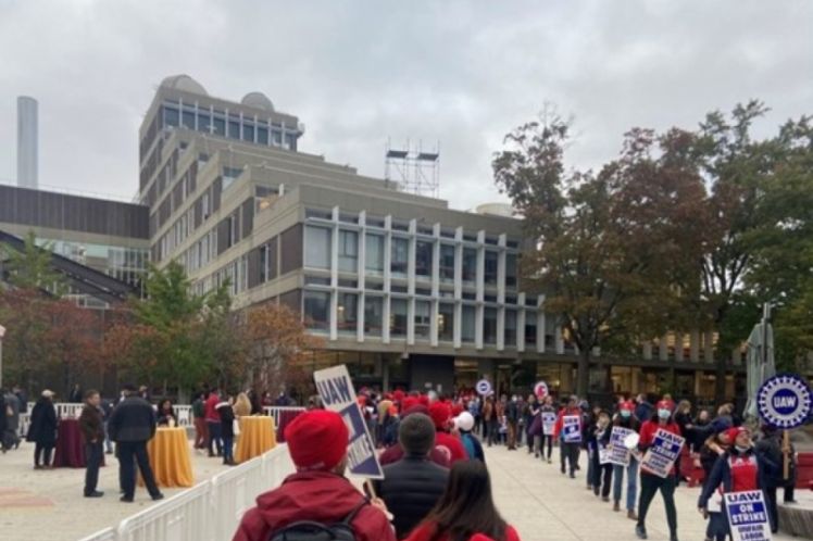Πάει, «χάλασε» και το Χάρβαρντ: Σωματεία ερευνητών και νικηφόρες πολύμηνες απεργίες στα πανεπιστήμια των ΗΠΑ