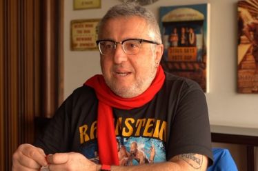 Η εξαθλίωση των θεσμών της Δυτικής δημοκρατίας και των ΜΜΕ,…