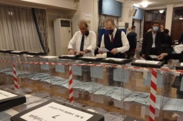 Εκλογές ΔΣΑ 2021: Η εξέγερση των μελισσών, του Θανάση Καμπαγιάννη