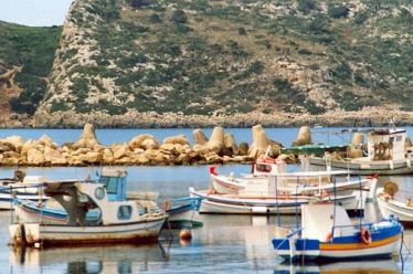Ενας απλός ψαράς και ο πρωθυπουργός του Costa Navarino