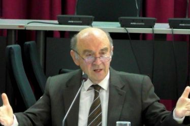 Ενας… θεολόγος στο Μουσείο Λαογραφίας