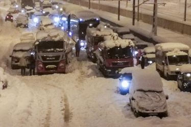 Πρόκειται για μια αστεία κυβέρνηση