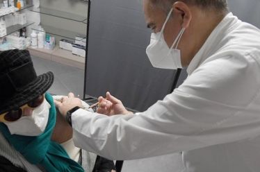 Τι έδειξε έρευνα για την ταυτόχρονη χορήγηση της τρίτης δόσης…