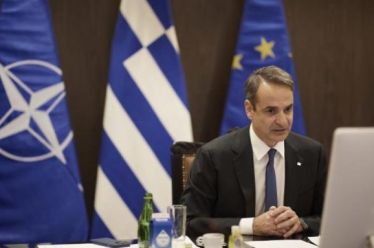 Ο Μητσοτάκης, η Ουκρανία και ο πόλεμος στο εσωτερικό
