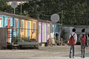 Εκτός αστικού ιστού: Η εκπαίδευση προσφύγων αποβάλλεται!