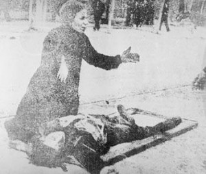 A_mother_who_cries_(Thessaloniki_1936)