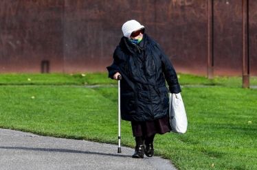 Ποιες είναι οι 4 κυριότερες αιτίες της μοναξιάς των ηλικιωμένων στην Ευρώπη