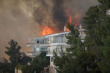 Και ο μπακλαβάς γωνία