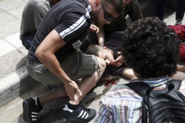 Από πότε οι βιβλιοθήκες μετατρέπονται σε σφαγεία;