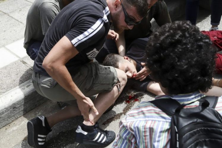 Από πότε οι βιβλιοθήκες μετατρέπονται σε σφαγεία;