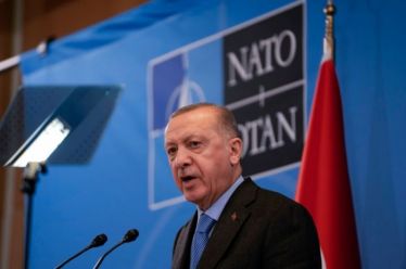 Παρακολούθησε τη φωτιά πέρα από τον ποταμό, του Δημήτρη Καλτσώνη