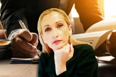 «Mακριά από τη δημοσιογραφία»