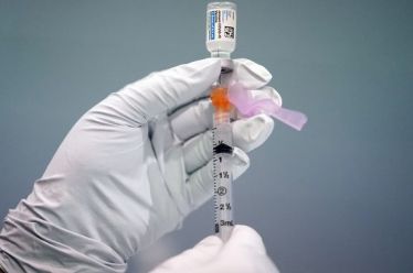 Εμβόλιο κορονοϊού: Ποιους αφορά η 4η δόση – Τι πρέπει να γνωρίζετε