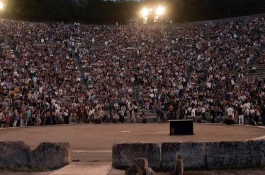 Ηθοποιός σημαίνει φως, βενζίνη, φαγητό και ξενοδοχείο