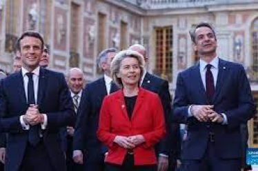 Οι Μαρίες Αντουανέτες και το φάντασμα του Λένιν