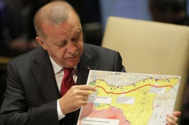 Ο Ερντογάν απειλεί και πάλι τη βόρεια Συρία