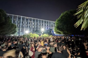 Ποιος θα μας φυλάξει από τους φύλακες που φυλάνε τους…