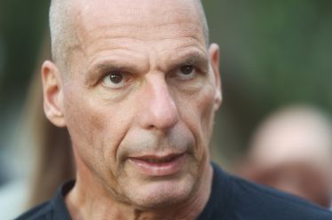Γιάνης Βαρουφάκης στον ΟΤ: Ο καπιταλισμός ζόμπι καταρρέει