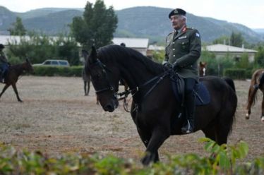 Αναβίωση του ιππικού με επικεφαλής έναν 73χρονο