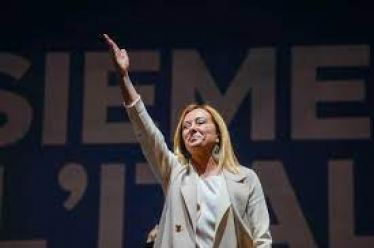 Για ποιον καίει αυτή η φλόγα. Της Ida Dominijanni