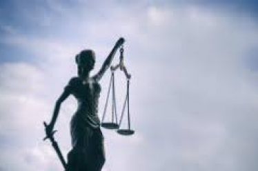 Δικαιοσύνη τυφλή για κεφάλαιο και απατεώνες – Ανοικτομάτα για αγωνιστές…