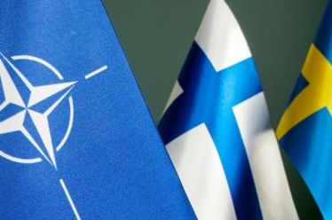 Η διεύρυνση του ΝΑΤΟ ρίχνει λάδι στη φωτιά του πολέμου