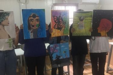Τα «παιδιά της Ριτσώνας» εκθέτουν έργα τους, αλλά δεν πάνε…