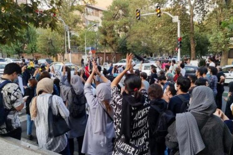«Είμαστε όλοι η Μαχσά»: εξέγερση συγκλονίζει το Ιράν