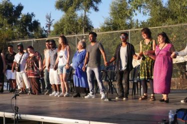 Αυτοί βλέπουν «χαρτιά» και άδειες παραμονής, εμείς το χαμόγελο των…