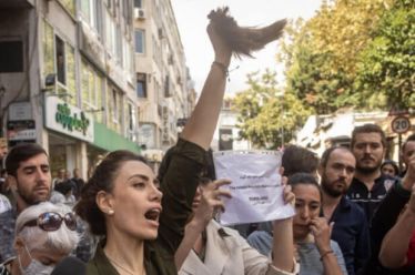 Ιράν: από την «κατάργηση της Αστυνομίας Ηθών» στις εκτελέσεις διαδηλωτών
