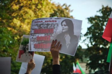 Η φωτιά της εξέγερσης απλώνεται στο Ιράν