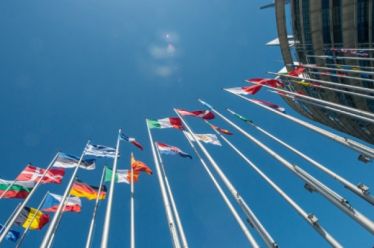 Μένουμε Ευρώπη γιατί έχει χρήμα …πολύ χρήμα!, του Νίκου Δαμιανάκη