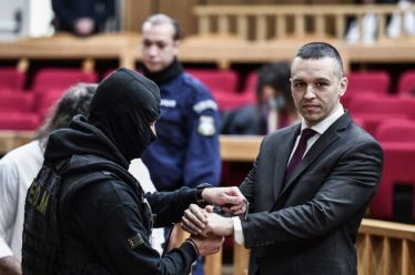 Τροπολογία για κόμμα Κασιδιάρη: Η θέση των Ναζί είναι στη…