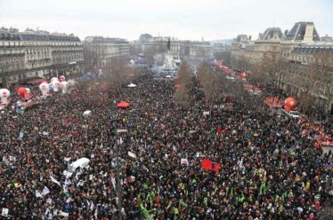 Γαλλία: Καλή χρονιά με Γενική Απεργία για το συνταξιοδοτικό!