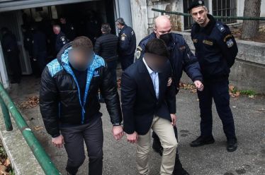 Οπου δεν πέφτει λόγος έπεσε χρήμα