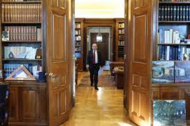 «Συγγνώμη κύριε ποιος είστε»: Όταν η γελοιότητα συνάντησε την εκτροπή