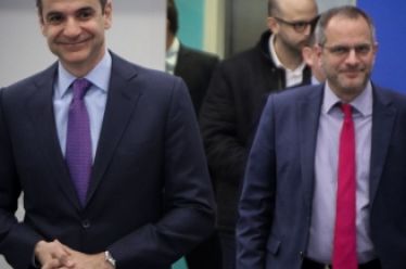 Η ΜΕΓΑΛΗ ΑΡΠΑΧΤΗ ΣΤΗΝ ΕΡΤ: Με χρυσά κουτάλια τρώει η…
